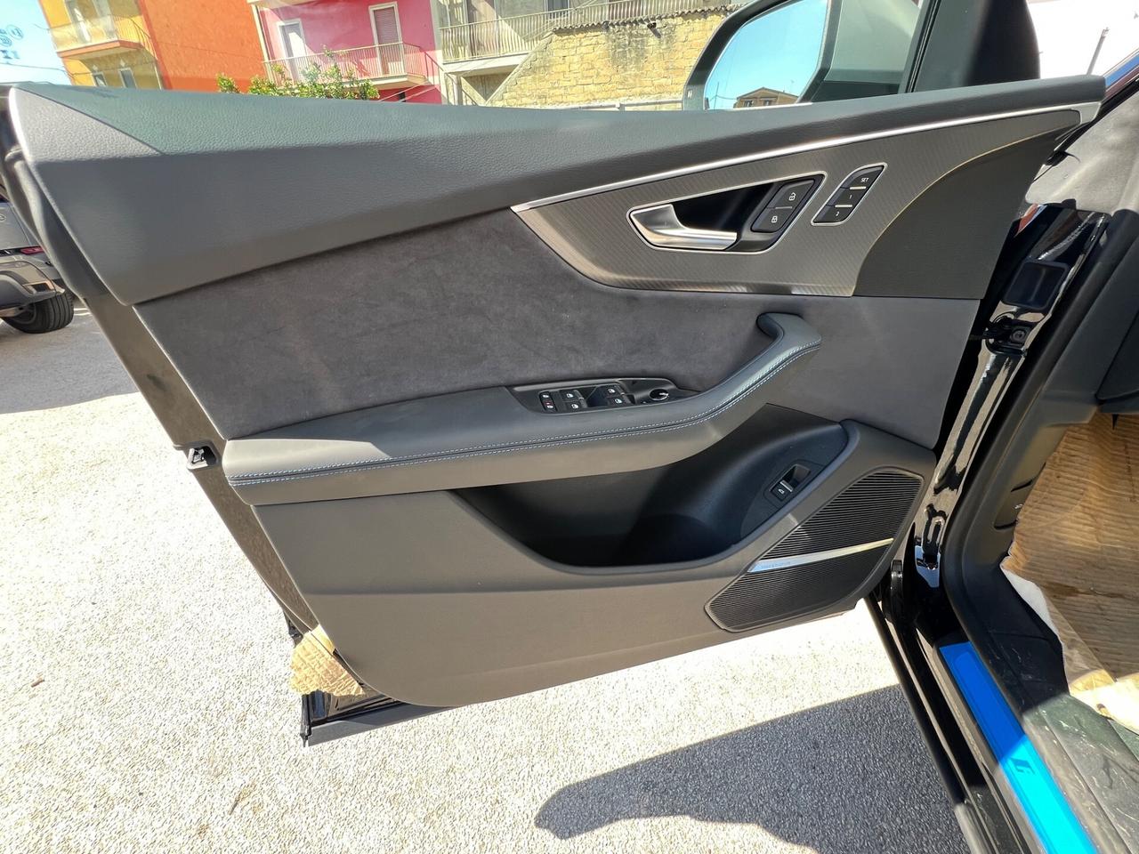 Audi RSQ8 performance possibilità noleggio no scoring