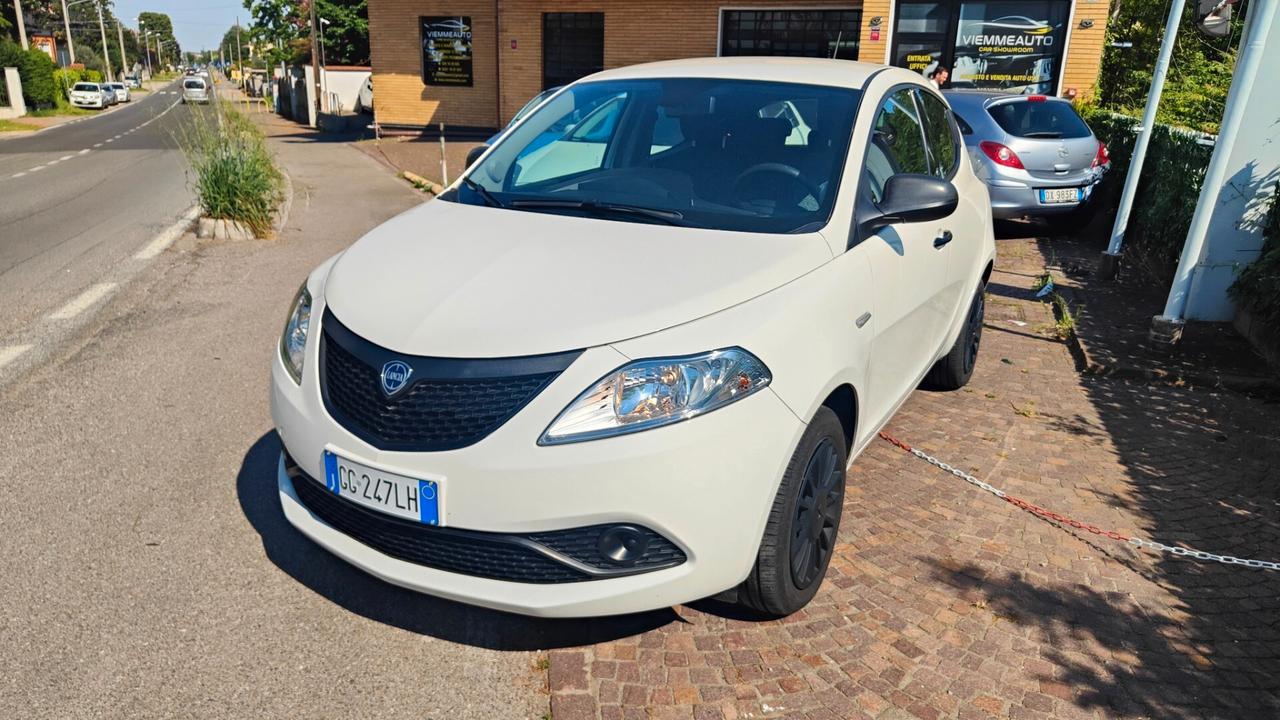 Lancia Ypsilon 1.0 FireFly 5 porte S&S Hybrid Ecochic Gold