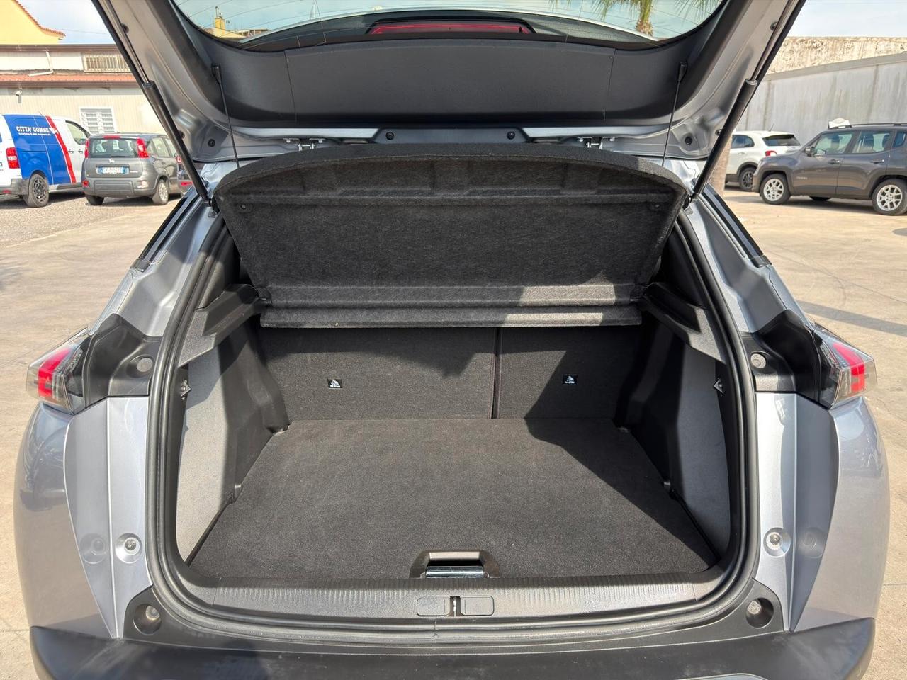 Peugeot 2008 1.5 Hdi 130cv EAT8 Allure 2022 Automatica