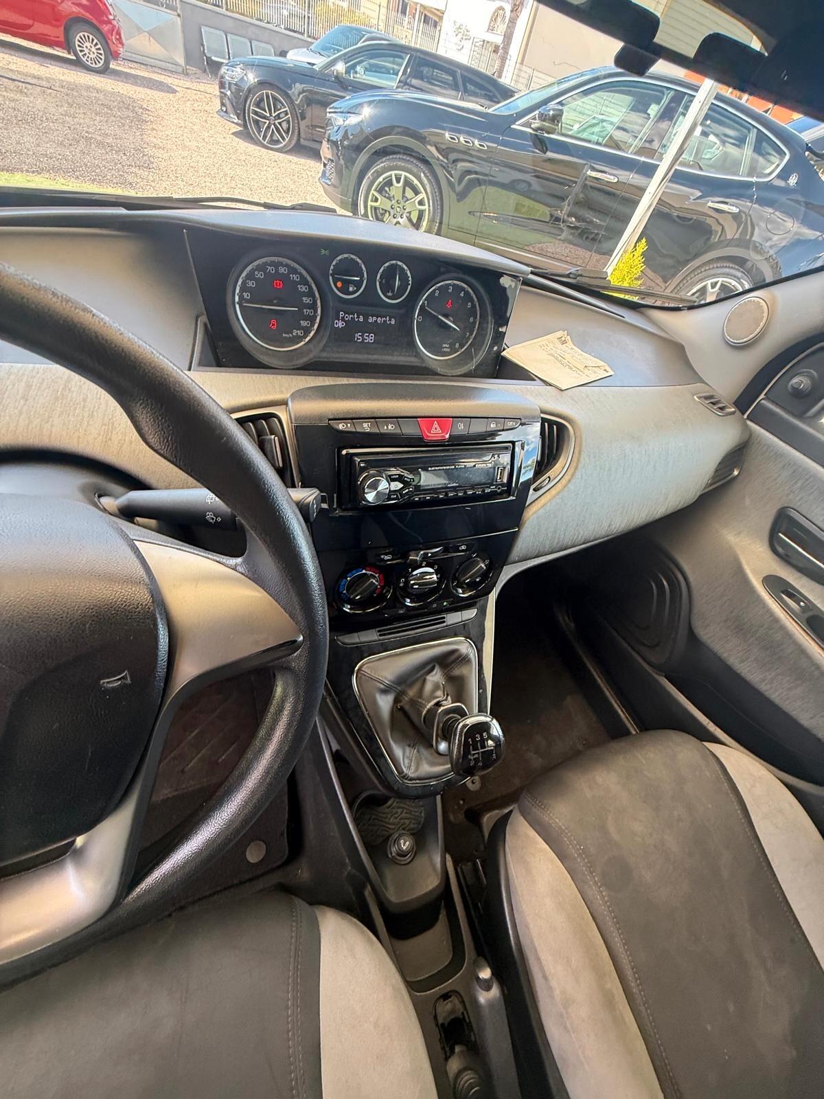 Lancia Ypsilon 1.2 69 CV 5 porte S&S Platinum