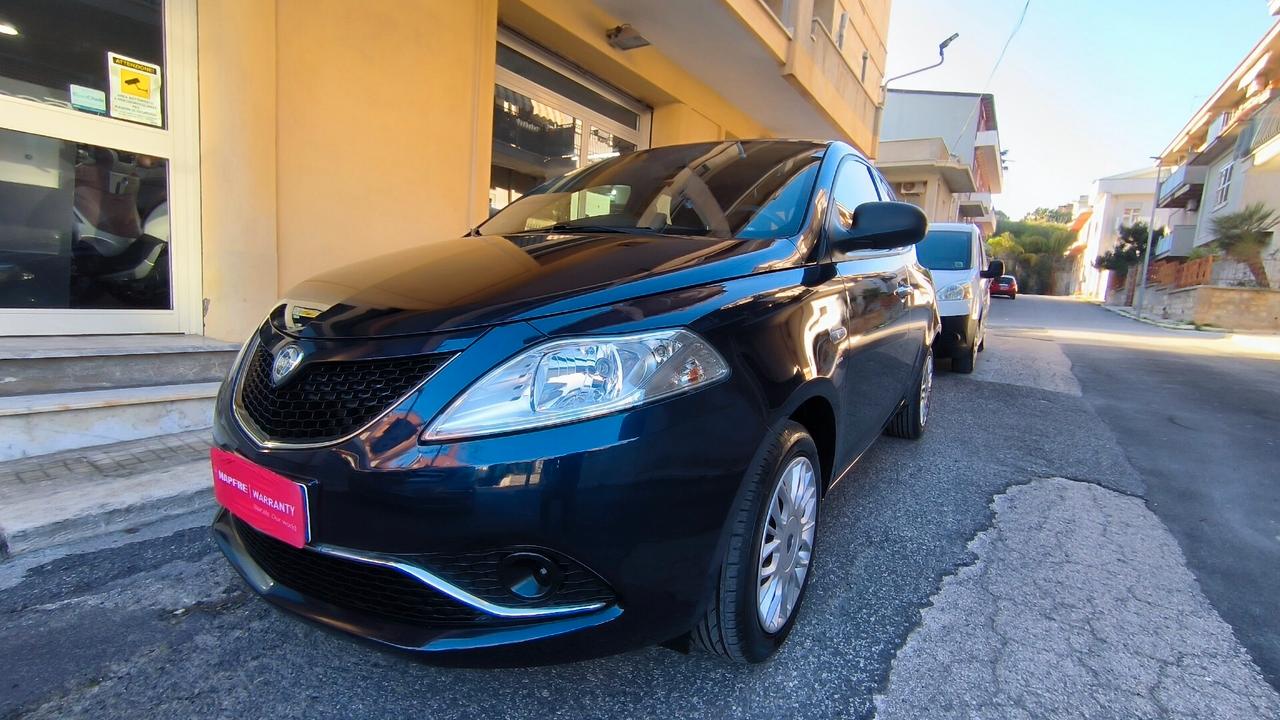 Lancia Ypsilon 1.2 69 CV 5 porte Silver