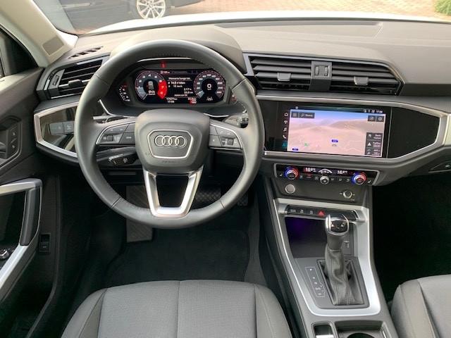 Audi Q3 35 TFSI S tronic Business Adv. Led, 18", CarPlay