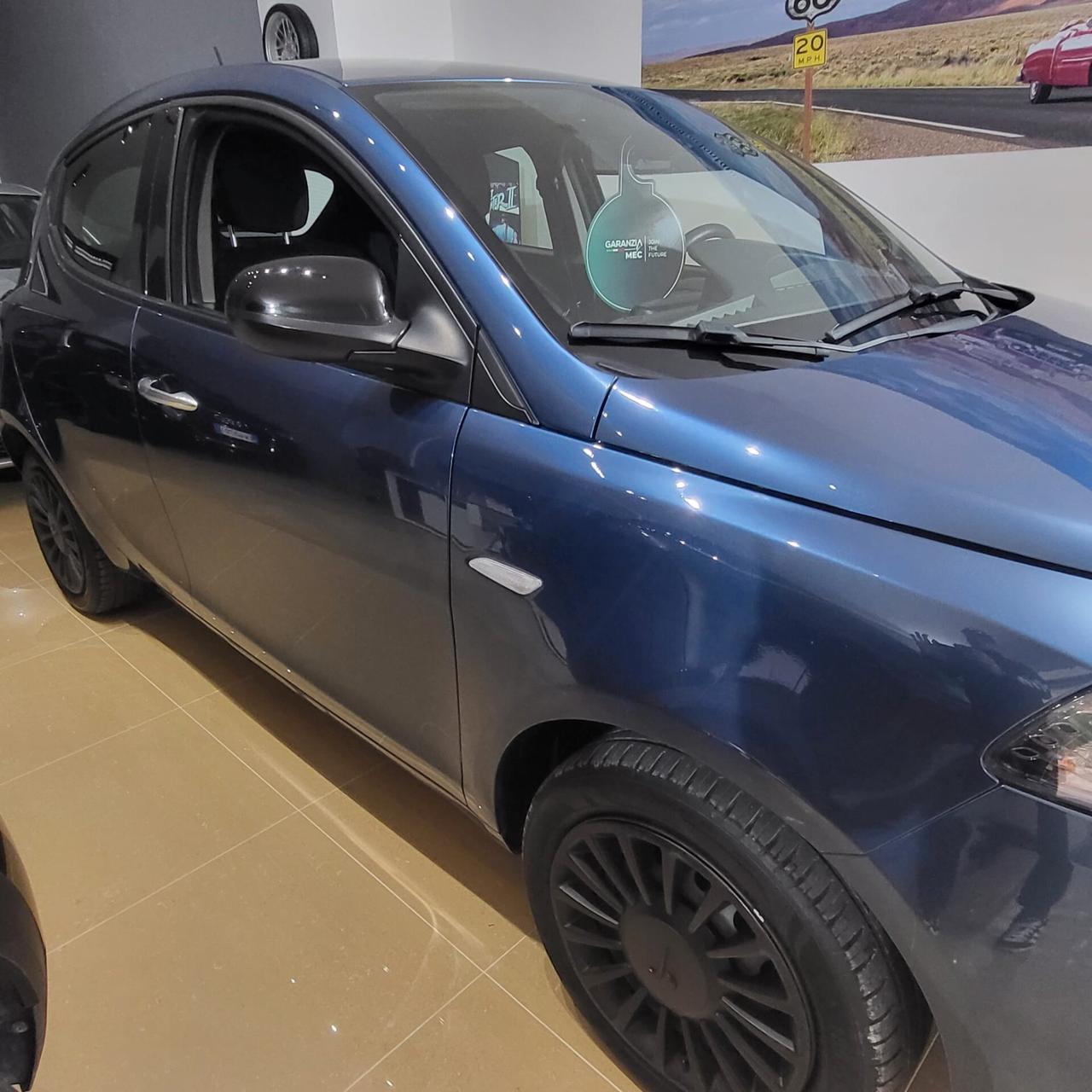 Lancia Ypsilon 1.0 FireFly 5 porte S&S Hybrid Ecochic A. Ferretti