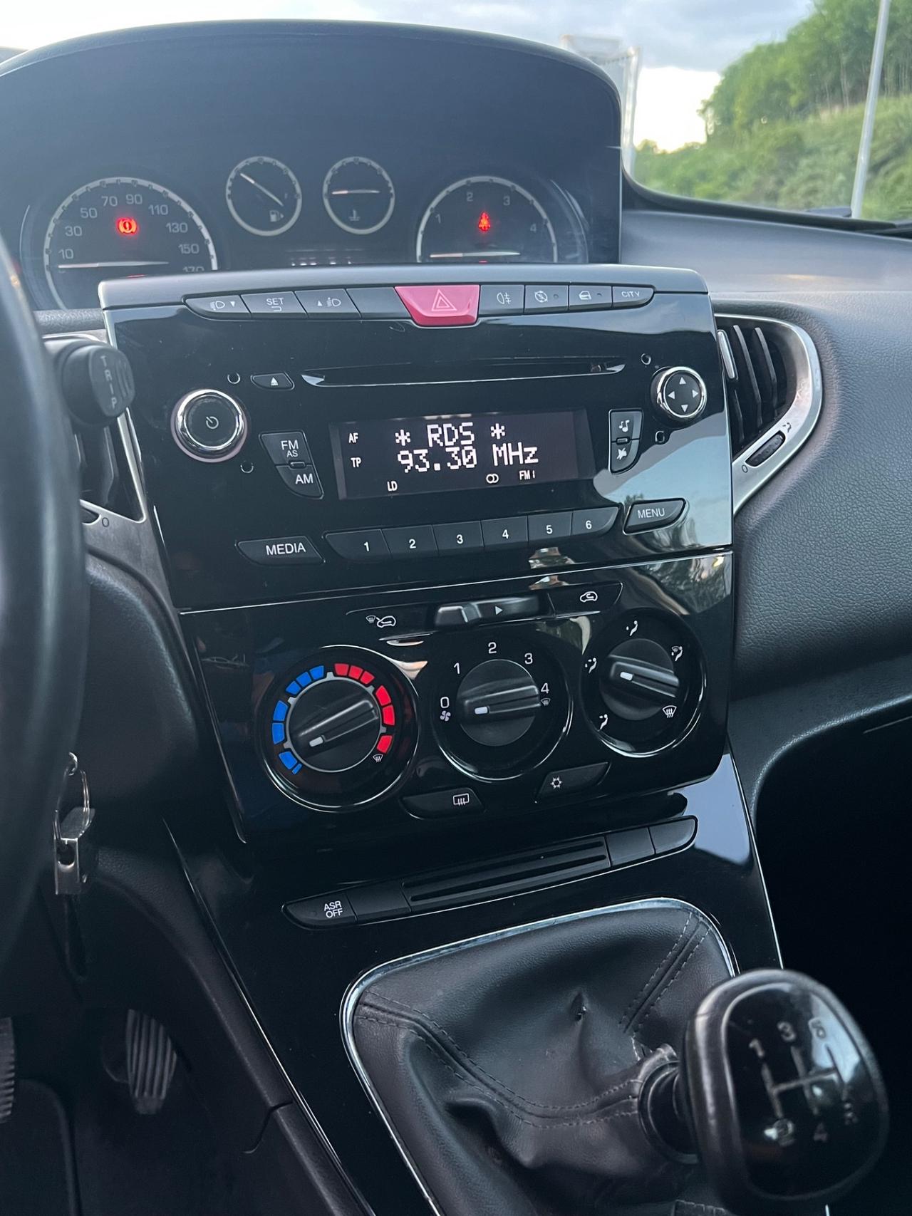 Lancia Ypsilon 1.3 MJT 16V 95 CV 5 porte S&S Silver