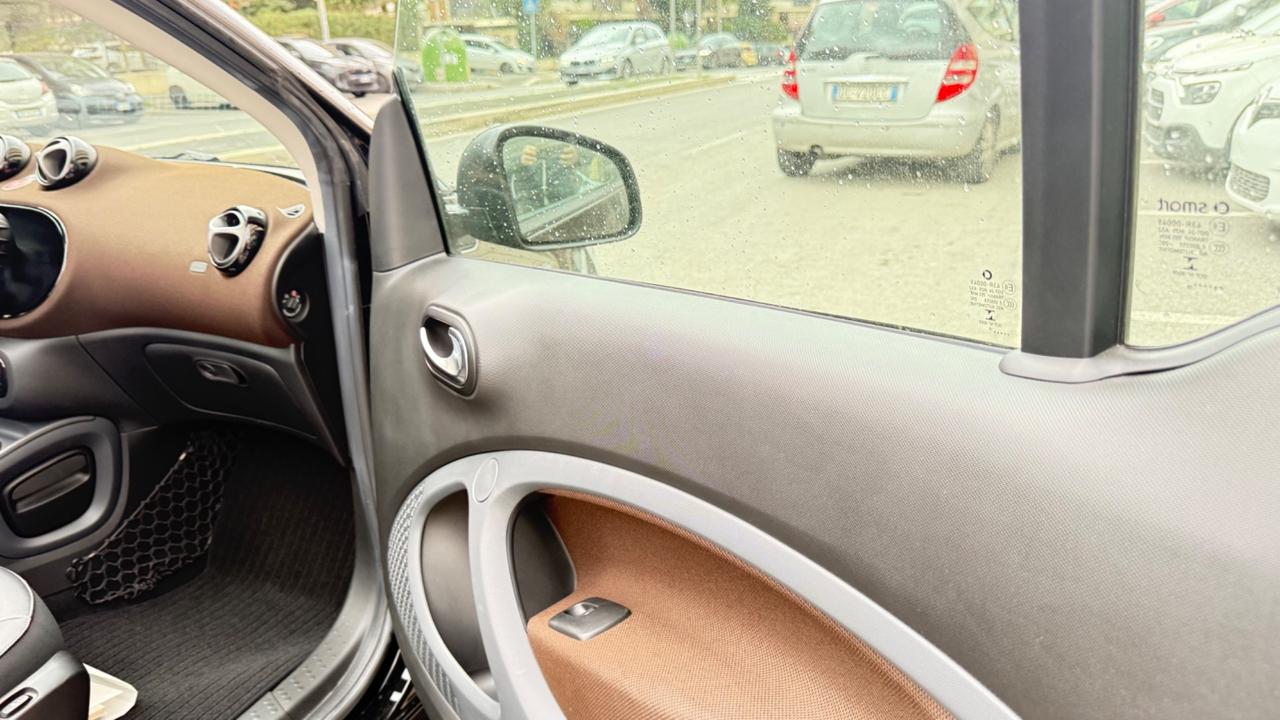 Smart ForTwo 70 1.0 twinamic cabrio Perfect LED NAVI KAMERA PDC PELLE CERCHI 15 BLUETOOTH BRACCIOLO