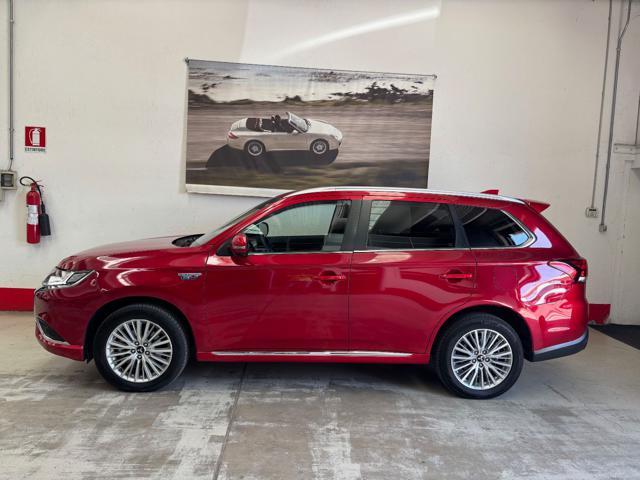 MITSUBISHI Outlander 2.4 MIVEC 4WD PHEV Instyle