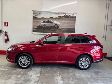 MITSUBISHI Outlander 2.4 MIVEC 4WD PHEV Instyle