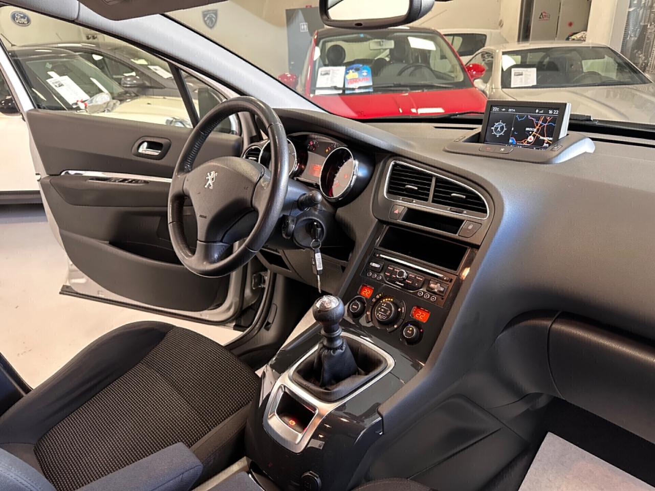 PUGEOT 5008 1.6 HDI 7 POSTI