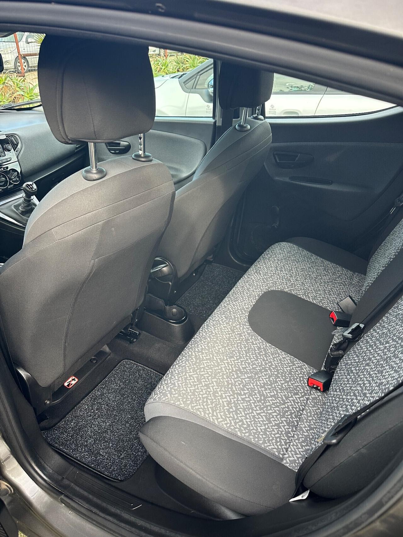 Lancia Ypsilon 1.0 FireFly 5 porte S&S Hybrid Ecochic Gold