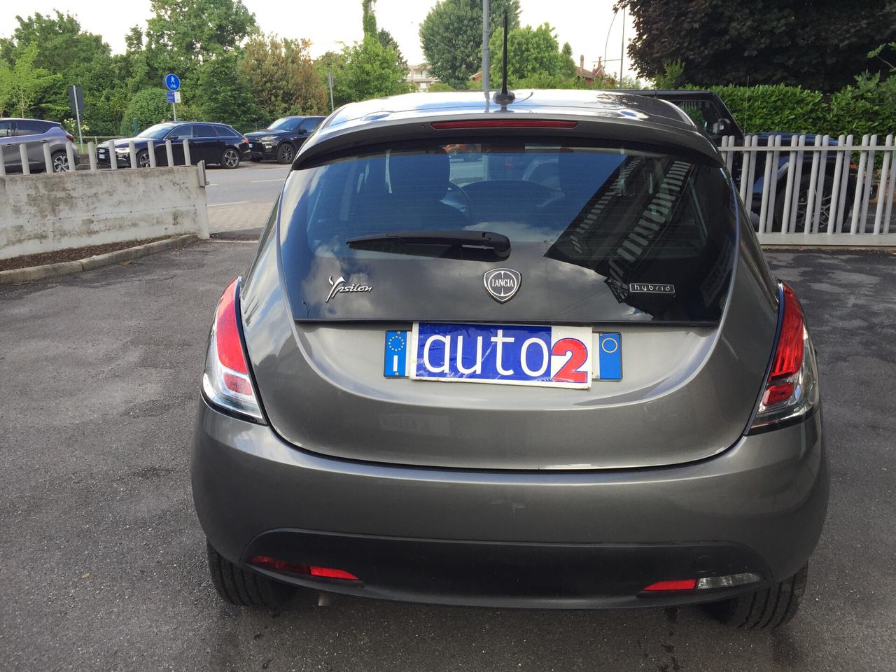 Lancia Ypsilon 1.0 FIREFLY ECOCHIC S&S HYBRID 5P. SILVER X NEOPATENTATI