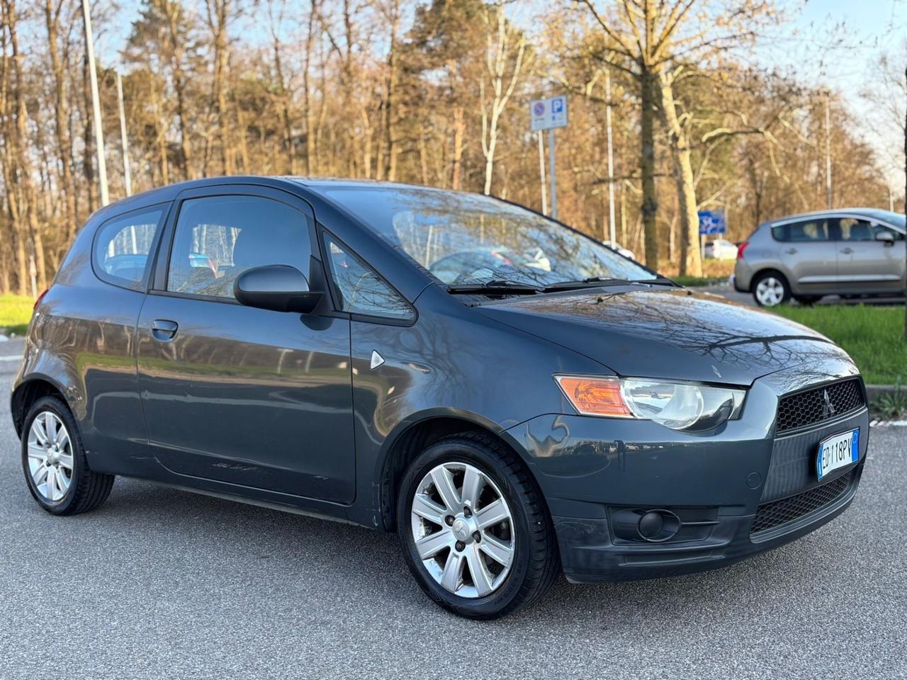 Mitsubishi Colt 1.1 12V 3p. Invite