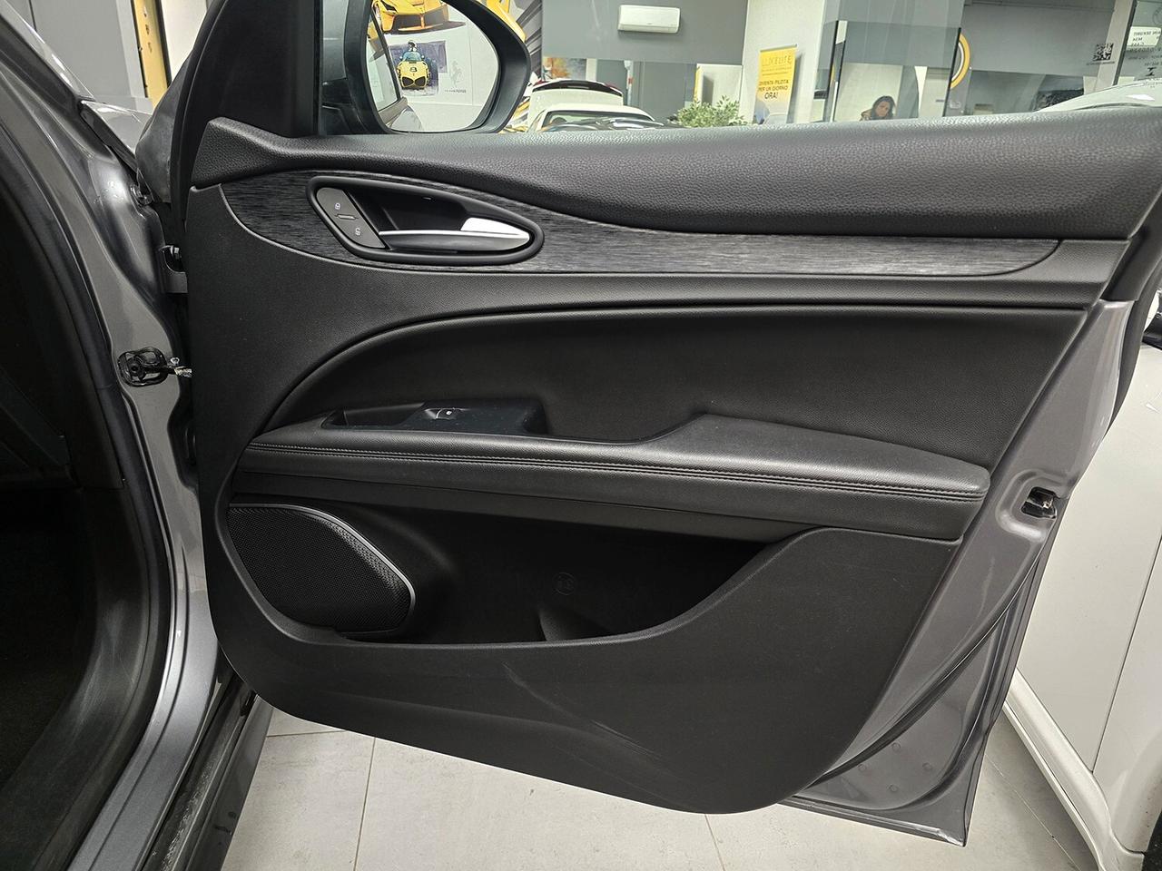 Alfa Romeo Stelvio 2.2T EXECUTIVE Q4 190CV 4X4_KEYLESS_SERVICE BOOK
