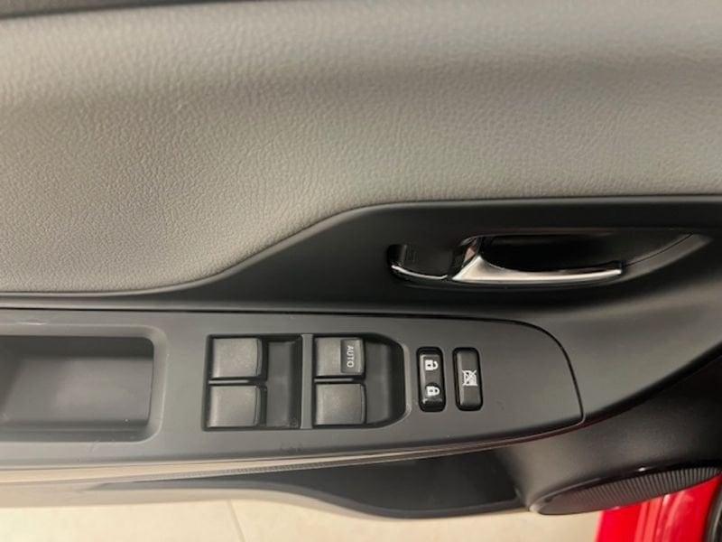 Toyota Yaris III 2017 5p 1.5h Lounge Red/Bronze