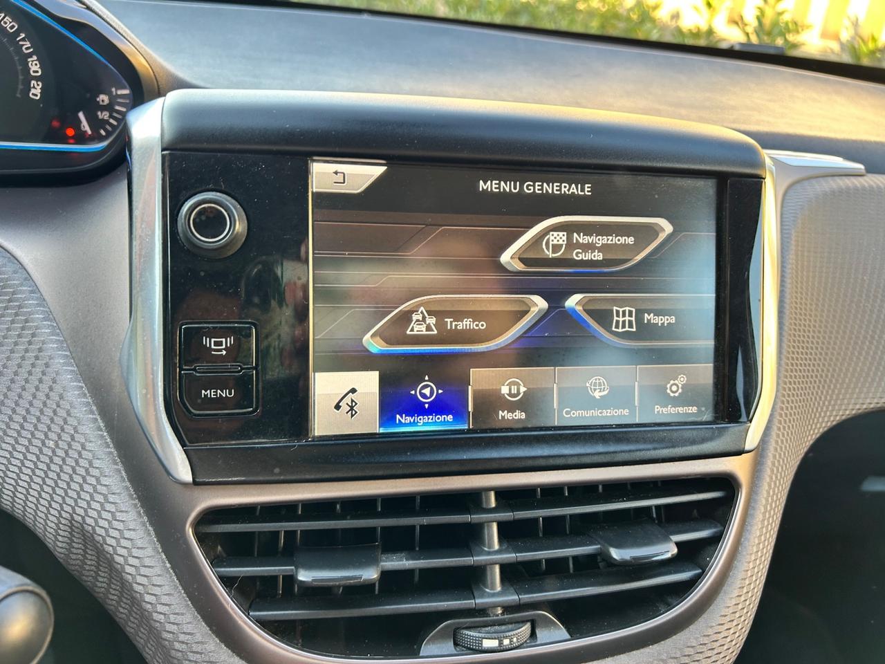 Peugeot 2008 BlueHDi 130 S&S EAT8 Allure