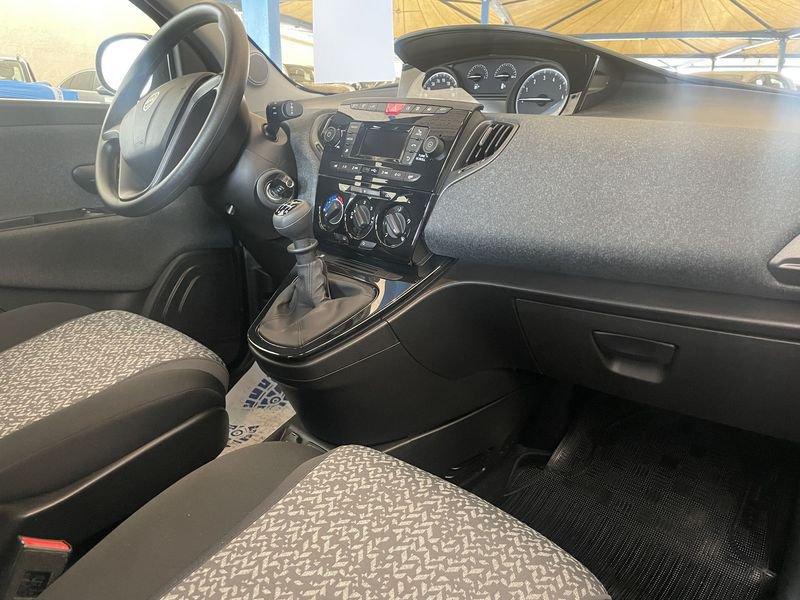 Lancia Ypsilon 1.0 FireFly 5 porte S&S Hybrid Silver