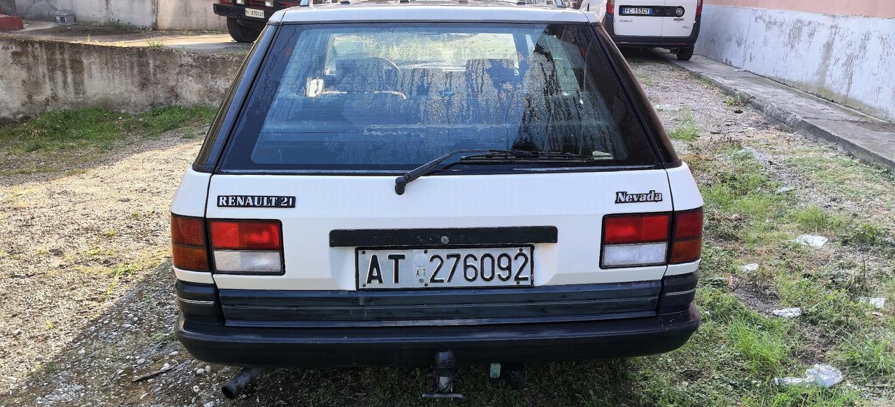 Renault R 21 Nevada 1.7 GTS e Gancio traino