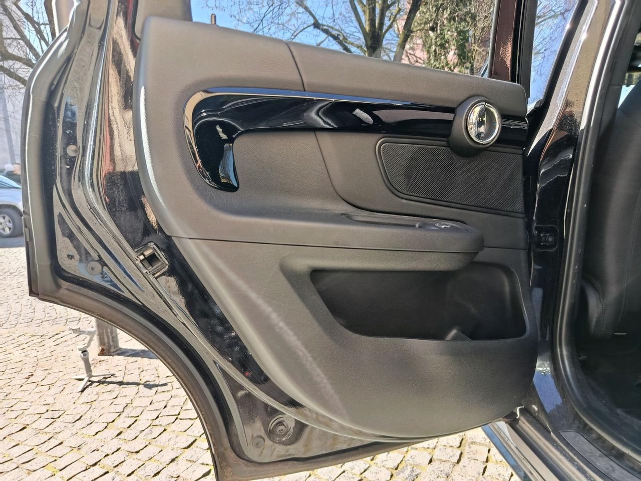 Mini Cooper Countryman Baker Street Edition #9408