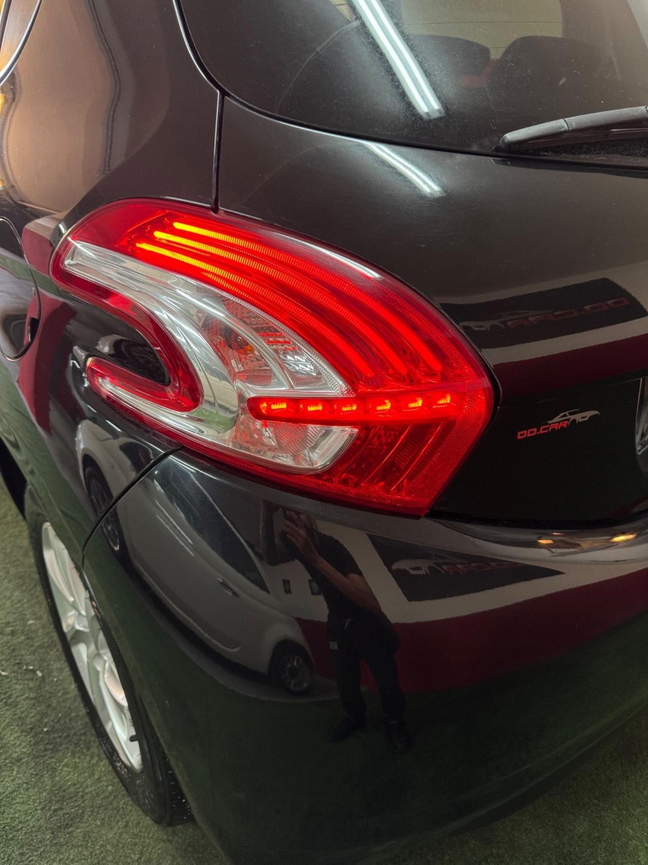 Peugeot 208 1.4 HDi 68 CV 5 porte Access