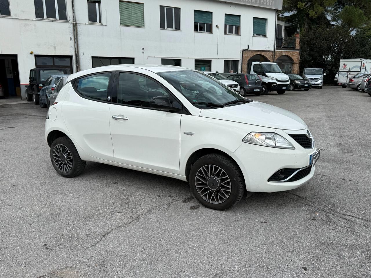 Lancia Ypsilon 0.9 TwinAir 85 CV 5 porte Metano Ecochic Gold