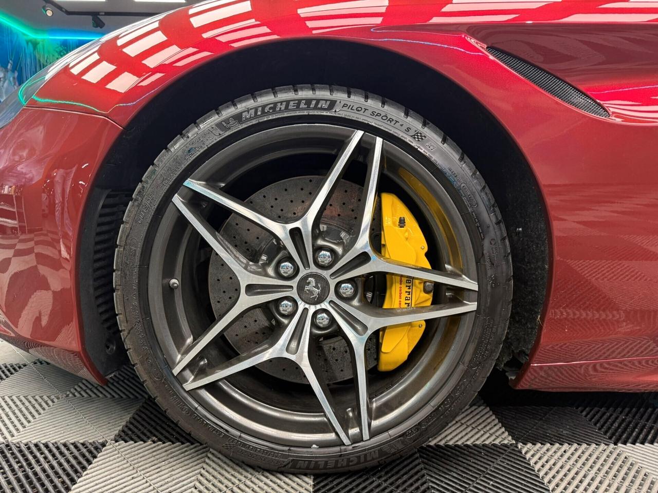 Ferrari California T (FRENI CARBOCERAMICI NUOVI- AUTO PELLICOLATA)