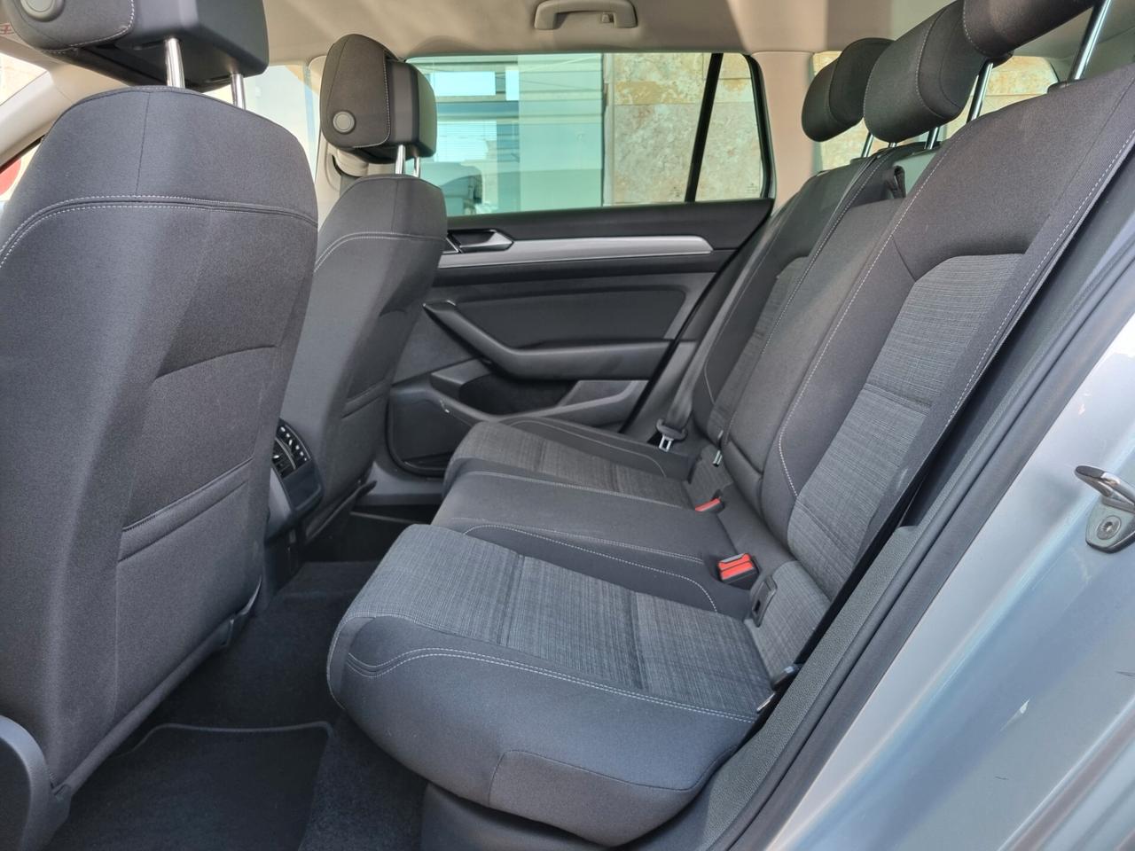Volkswagen Passat VIII Variant 2.0 tdi Business 12