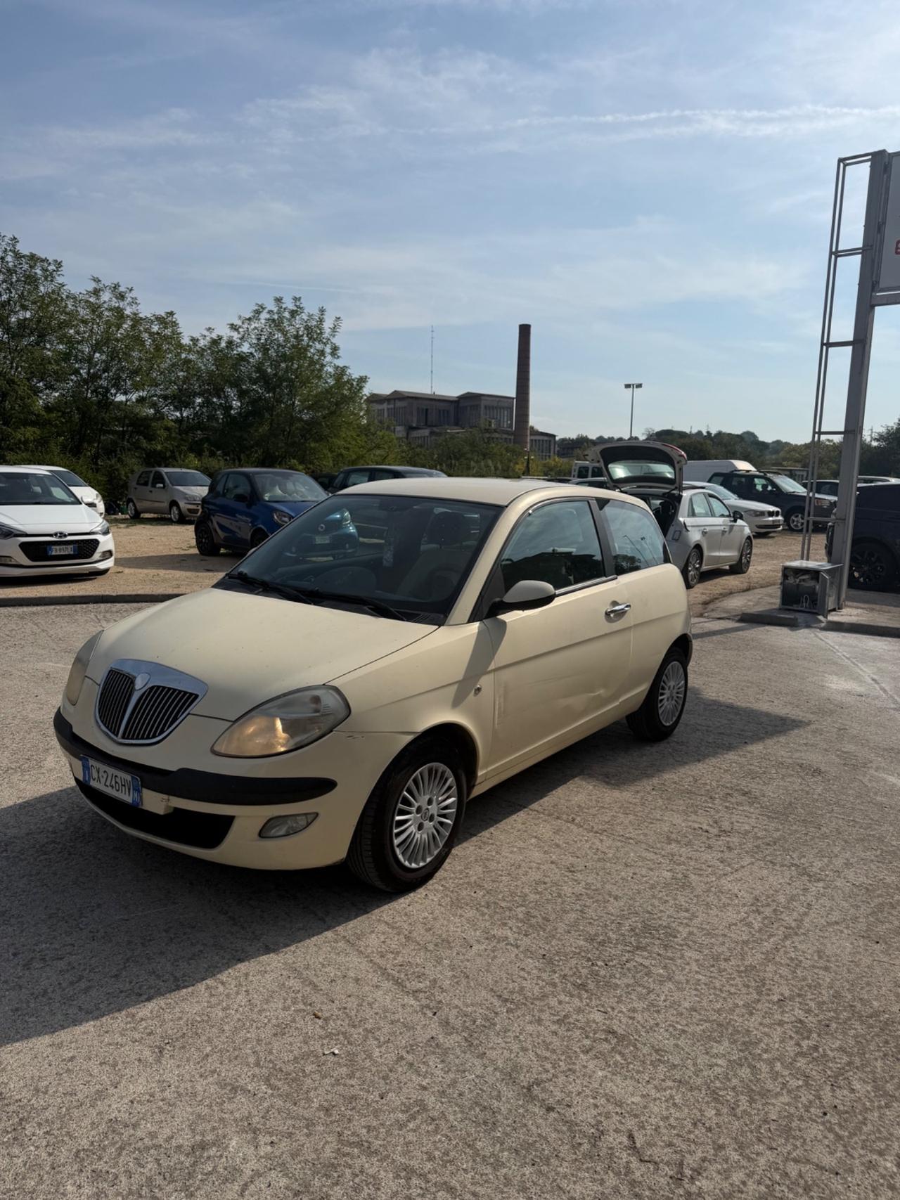 Lancia Ypsilon 1.3 MJT 75 CV Platino