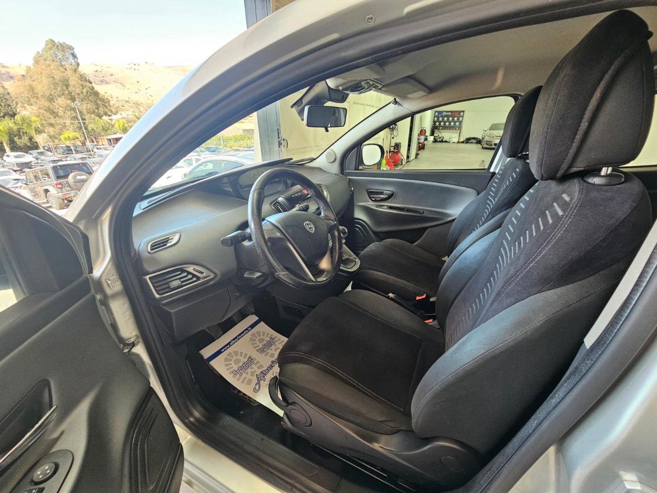 Lancia Ypsilon 5 Porte Ypsilon 1.2 8v Platinum s&s 69cv