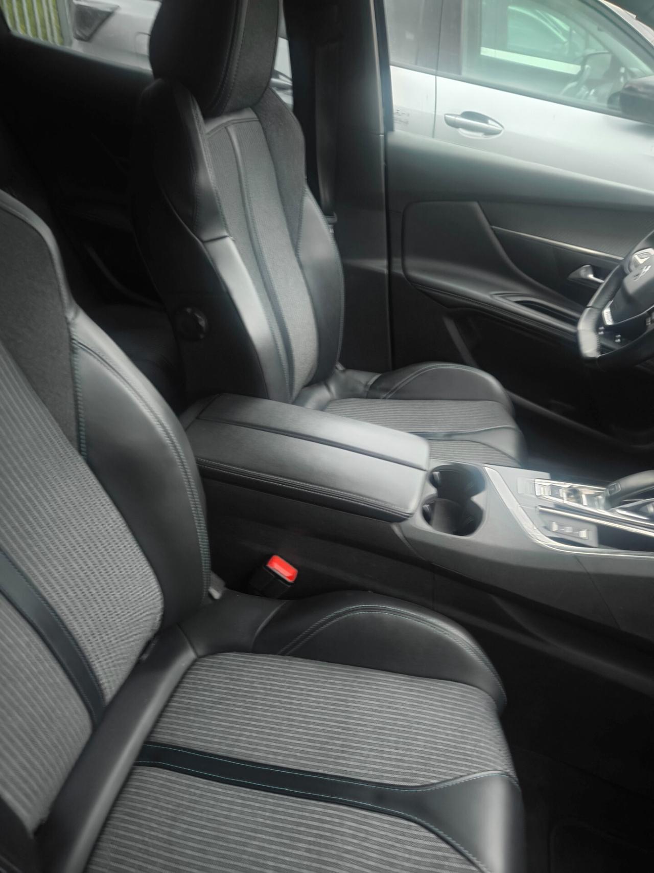Peugeot 3008 BlueHDi 130 S&S EAT8 Allure Pack full led dinamica