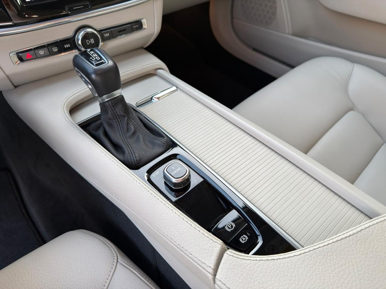 Volvo S90 D5 AWD Geartronic Momentum