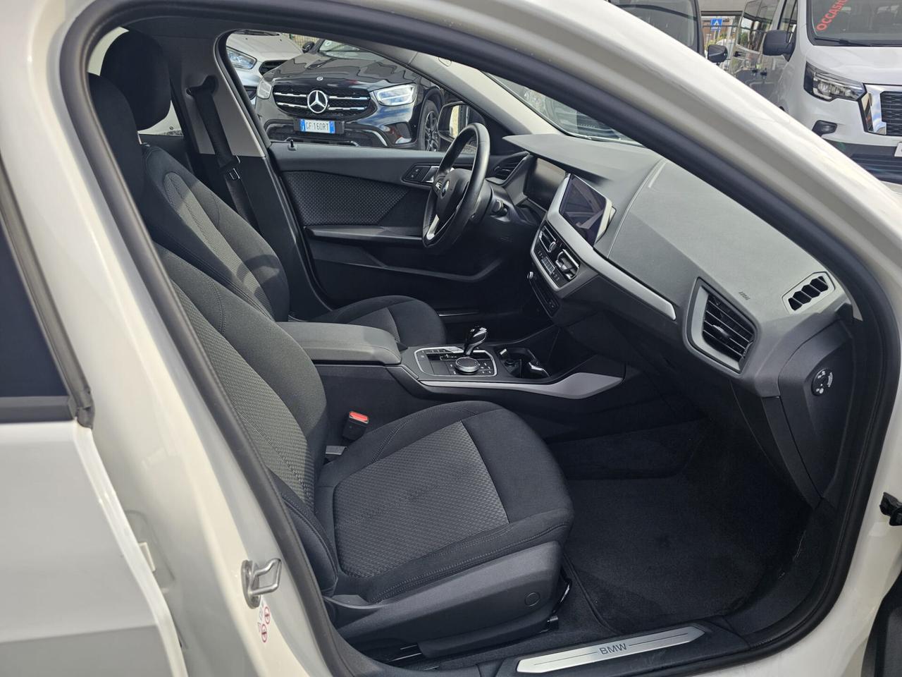 Bmw 116 116d 5p. Business Advantage