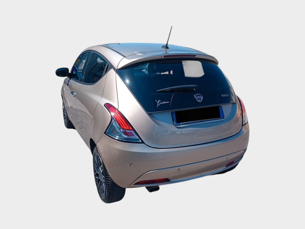 Lancia Ypsilon 1.0 FireFly 5 porte S&S Hybrid Ecochic Gold