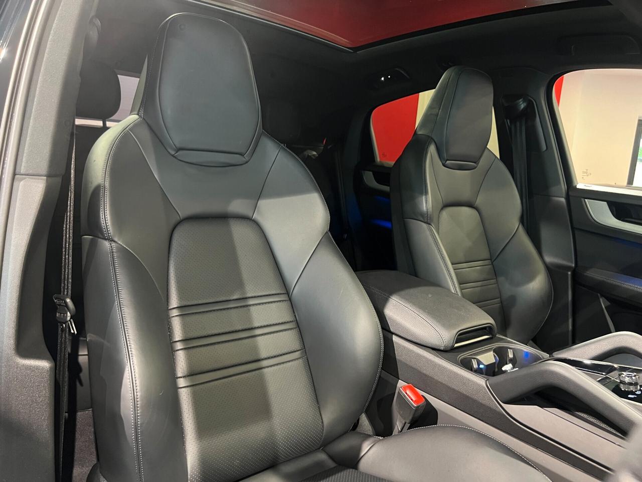 Porsche Cayenne Coupé 3.0 V6 - 3Screens
