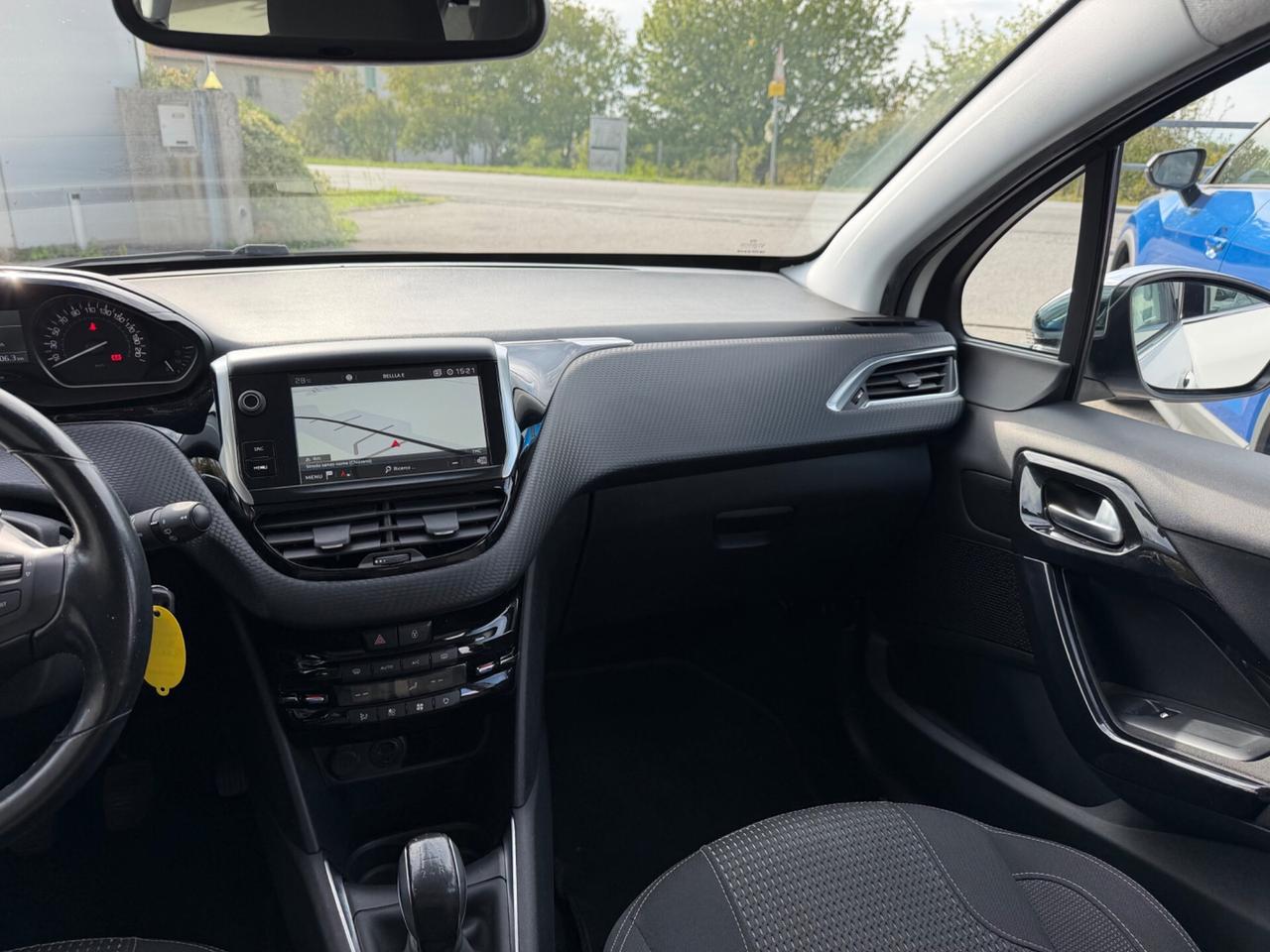 Peugeot 208 1.2 benzina Neopatentati