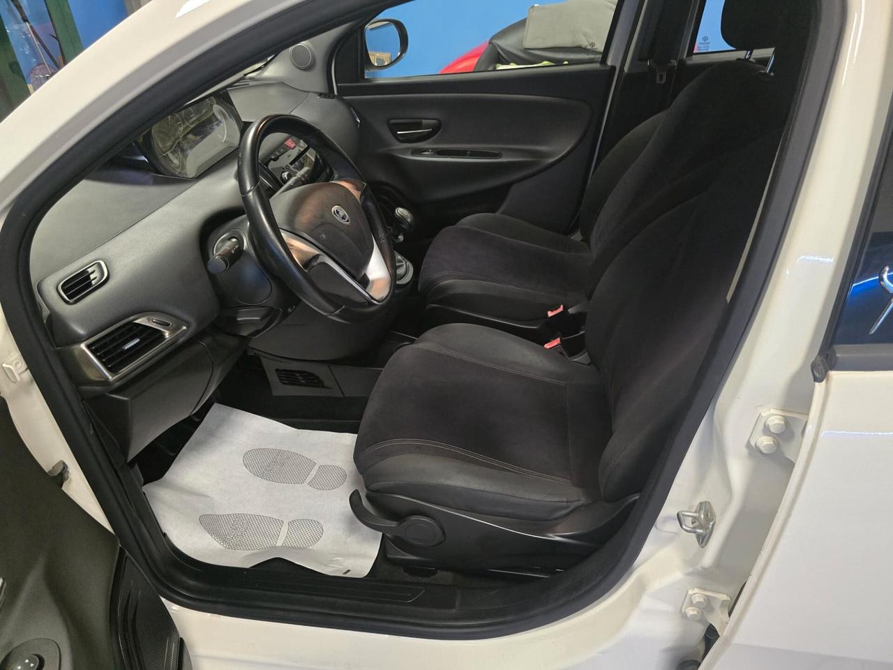 Lancia Ypsilon 1.2 69 CV 5 porte Platinum