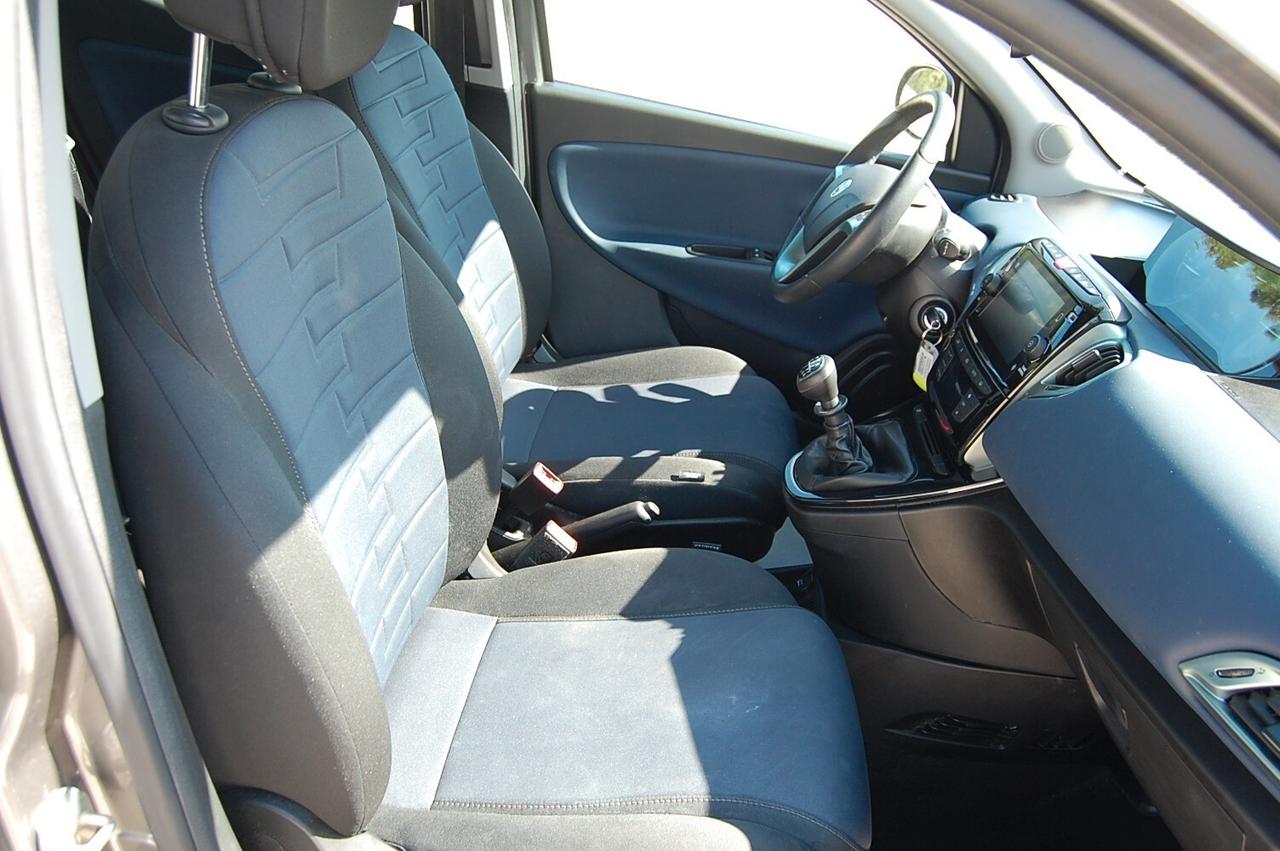 Lancia Ypsilon 1.0 FireFly 5 porte S&S Hybrid Platino