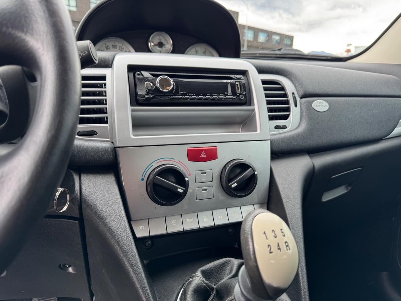 Lancia Ypsilon 1.2 69 CV Argento