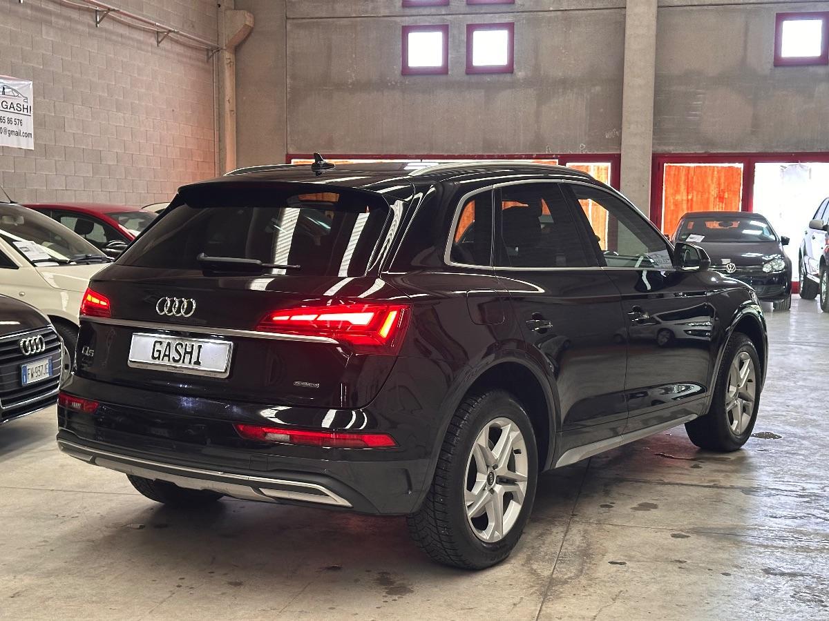 AUDI - Q5 - 40 TDI quattro S tronic Business