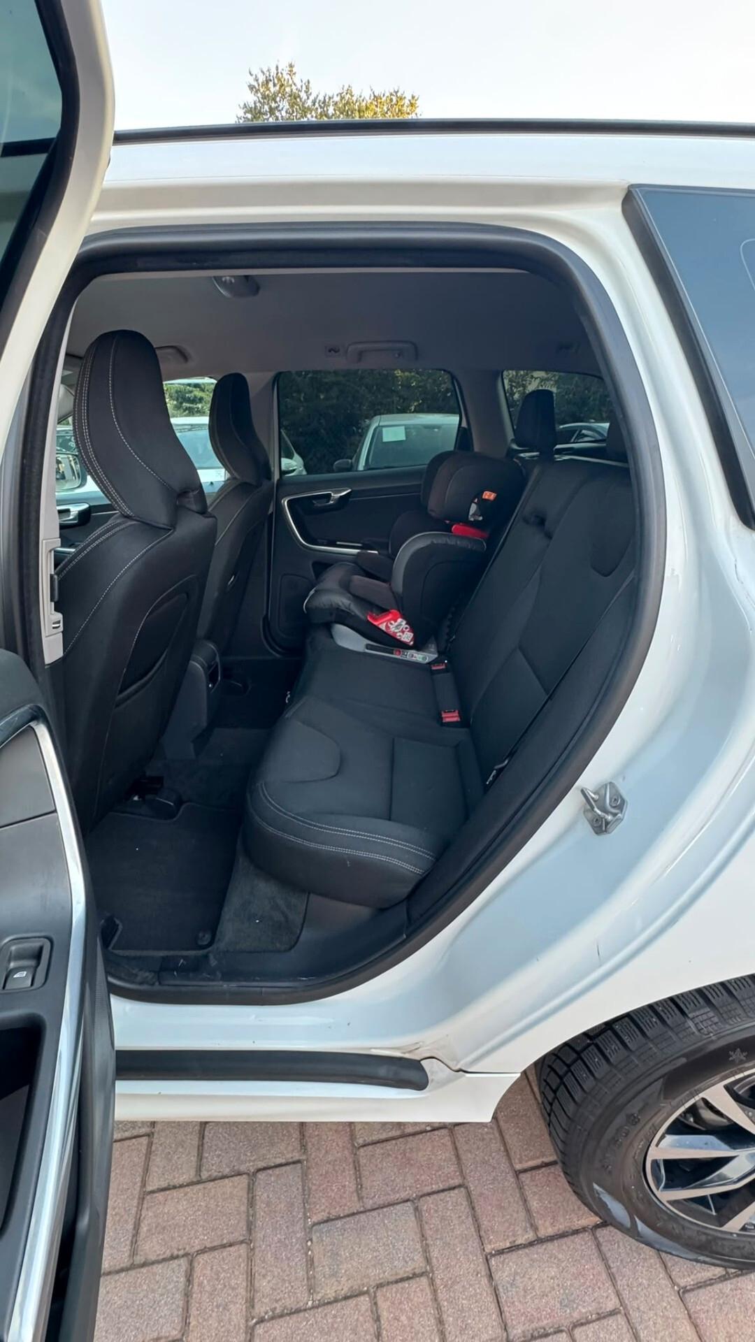 Volvo XC 60 XC60 D4 R-design Kinetic