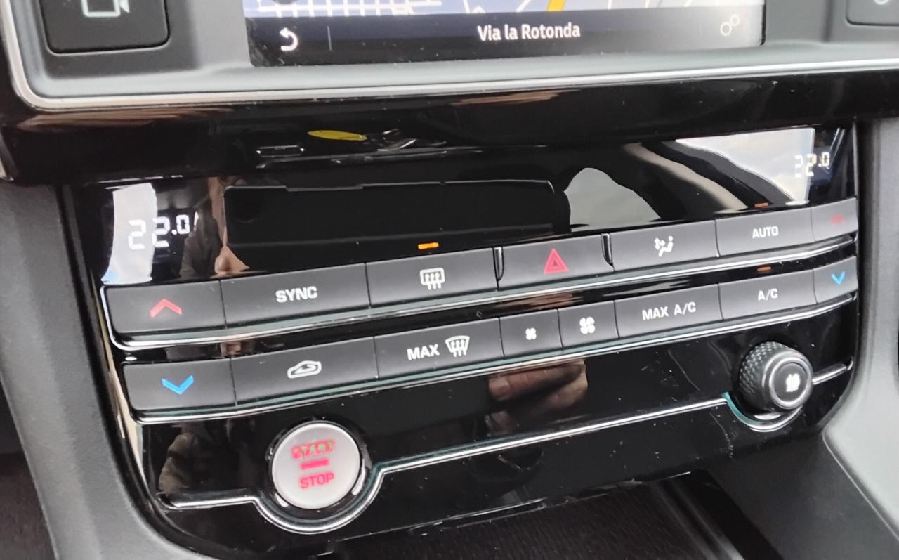 Jaguar F-Pace 2.0 D 180 CV AWD aut. R-Sport