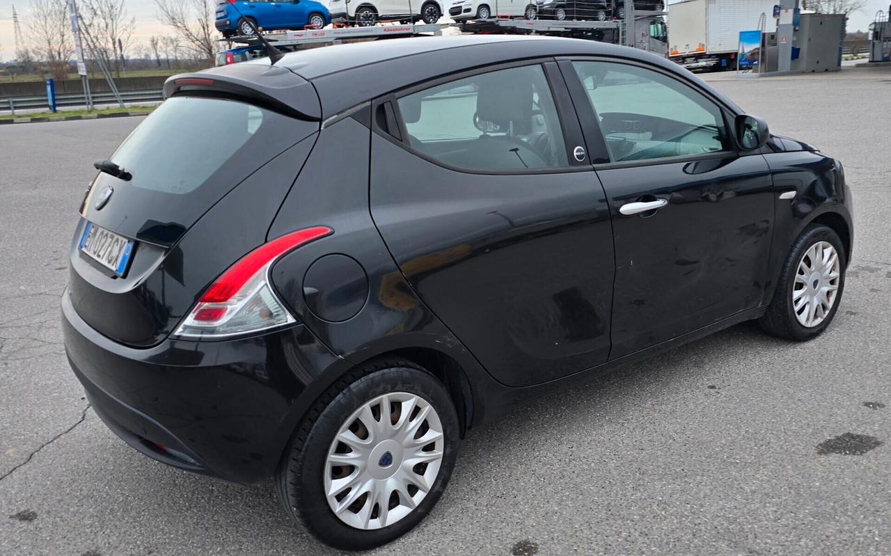 Lancia Ypsilon 1.2 69 CV 5 porte GPL Ecochic Silver