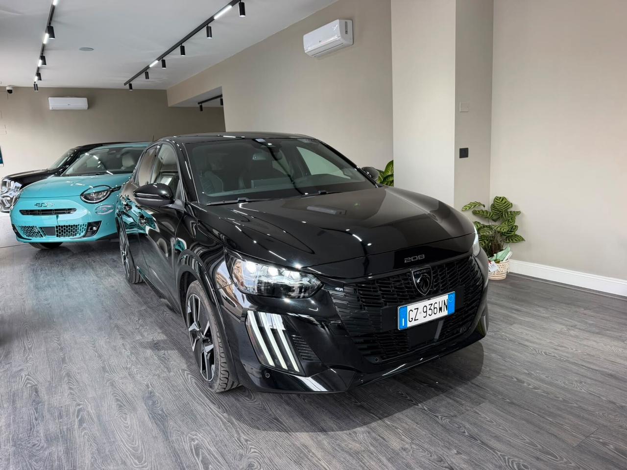 Peugeot 208 Hybrid 145 e-DCS6 GT LINE FULL BLACK