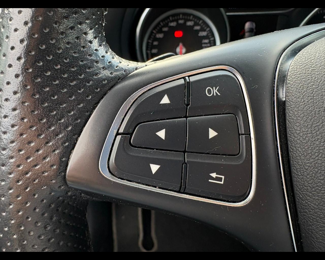 Mercedes-Benz GLA (X156) - GLA 200 d Automatic Sport