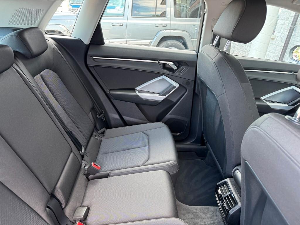 Audi Q3 35 TDI S tronic Business