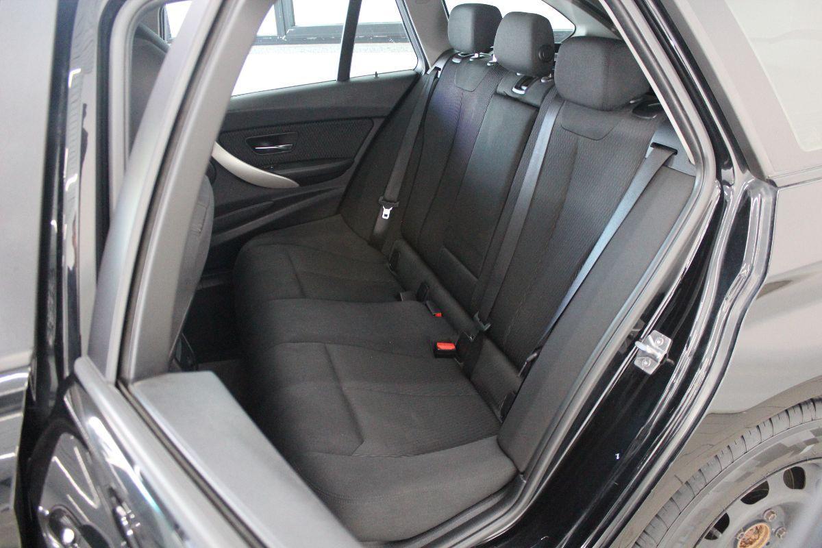 BMW - Serie 3 Touring - 320d Business aut.