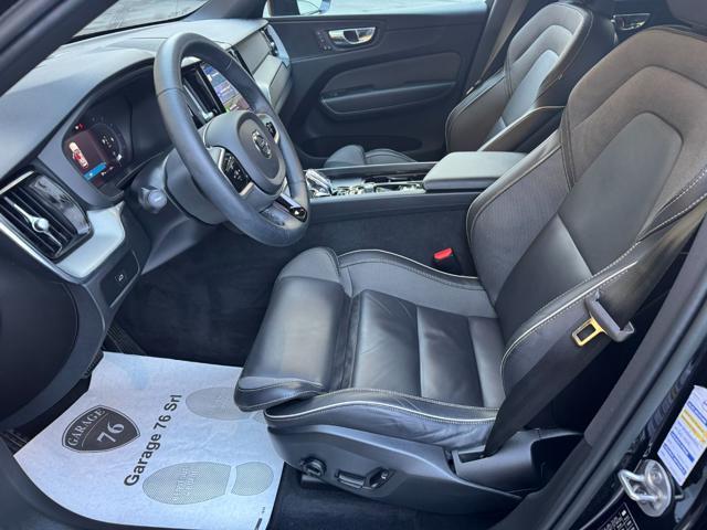 VOLVO XC60 B4 (d) AWD automatico Plus Dark