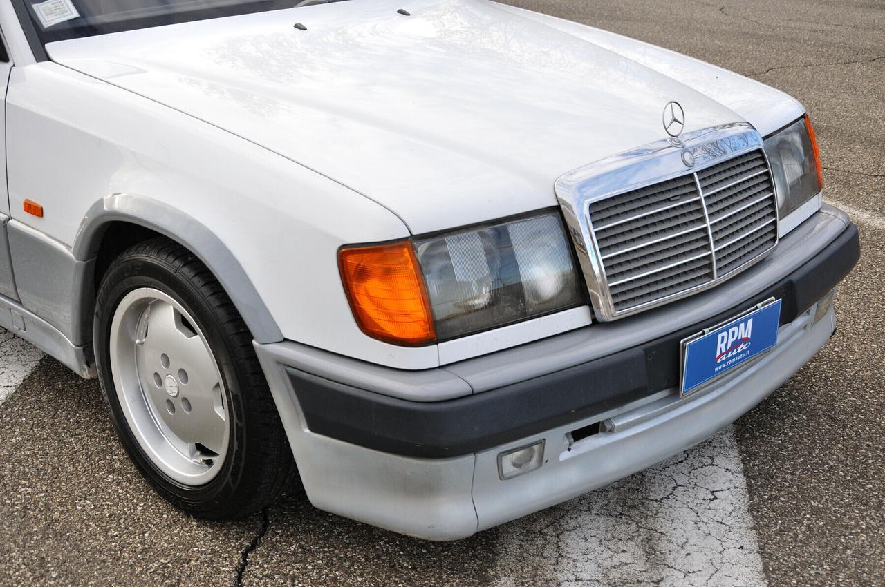 Mercedes-benz 250 W124D (AMG look body kit)