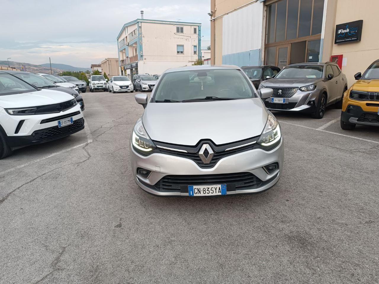 RENAULT Clio TCe 12V 90 CV 5 porte Moschino Intens