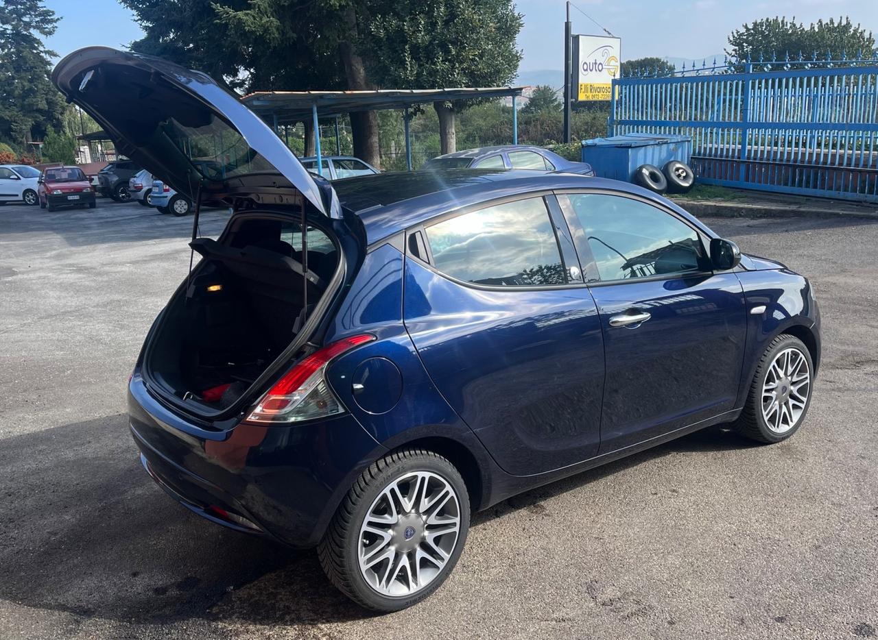 Lancia Ypsilon 1.2 69 CV 5 porte GPL Ecochic Platino