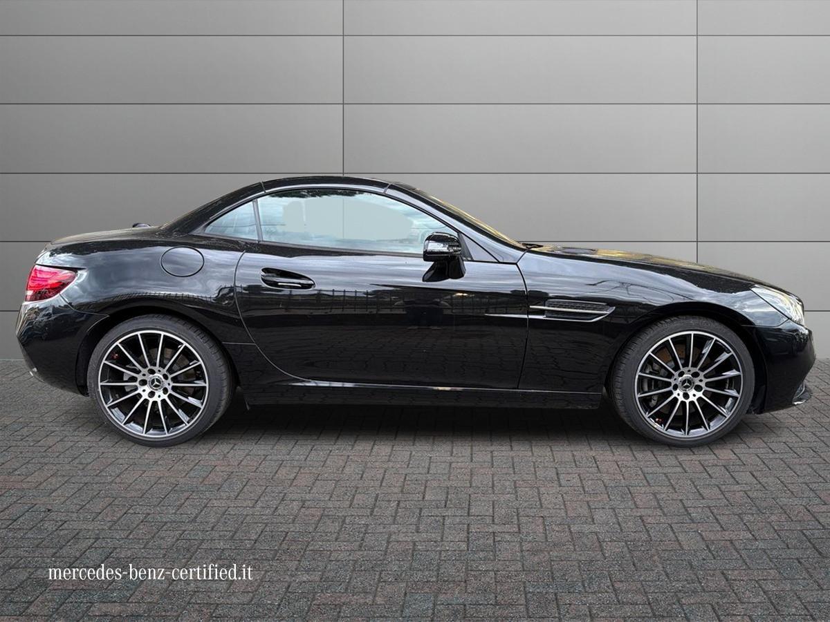 Mercedes-Benz SLC 180 AMG Line