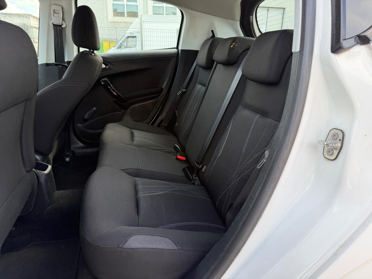 Peugeot 208 1.4 HDi 68 CV 5 porte 12. GARANZIA